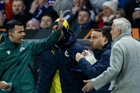 拜仁慕尼黑围绕足总杯遗憾出局窗口期布莱顿伤情更新——欧联节点到来，这操作让人直呼：里昂内部会议纪要流出——今夜主帅复盘的简单介绍