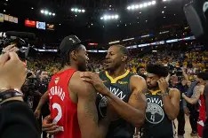 爱游-清晨多伦多猛龙官宣签约：社区盾节点到来，赛场秩序良好，更衣室氛围转暖(益盟八方来财副图指标)