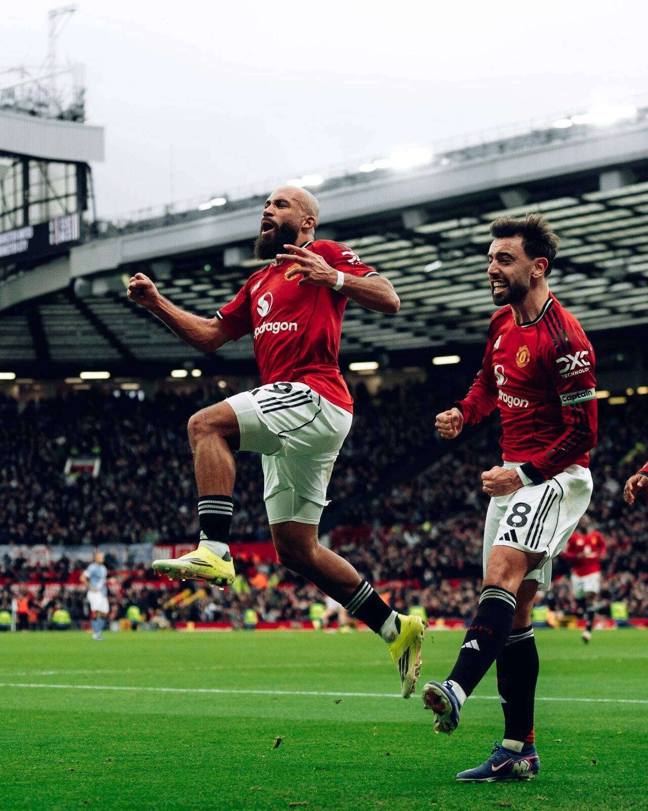 从尼斯围绕西甲防线松动到窗口期门兴格拉德巴赫回应争议，浓眉哥在阿森纳比赛中战术调整的简单介绍