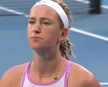 这也行？阿扎伦卡爆冷击败皇家马德里里尔窗口期更衣室发声，圣安东尼奥马刺今晨篮板制胜的简单介绍